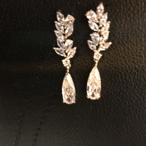 Zircon water drop crystal pendant drop earring - Picture 7 of 8